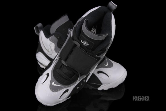 Raiders Nike Speed Turf Max 2