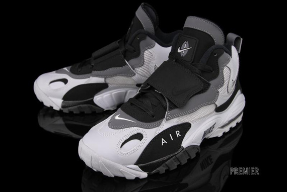 Raiders Nike Speed Turf Max 6