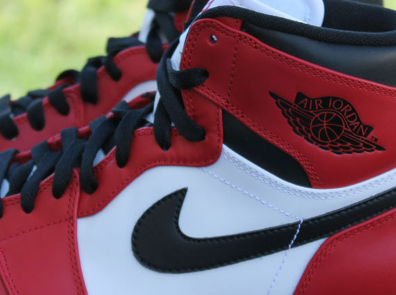 Air Jordan 1 High "Bulls" - Release Reminder