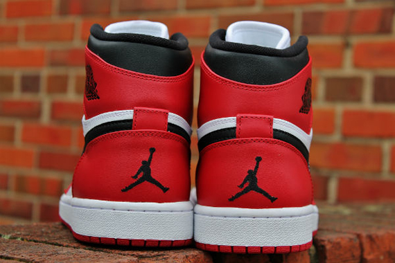 Air Jordan 1 Bulls Retro 4