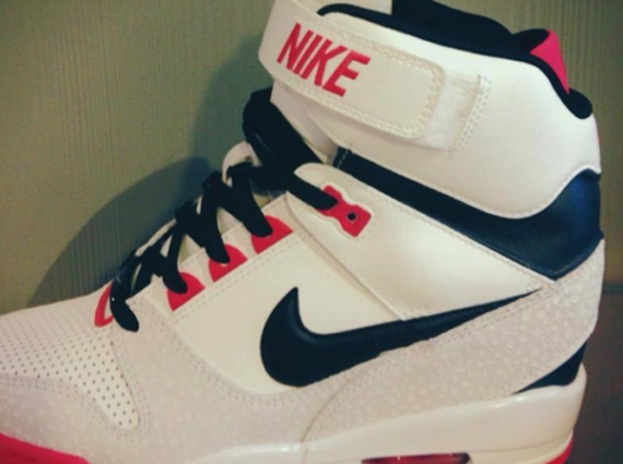 Nike Air Revolution Sky Hi – First Look