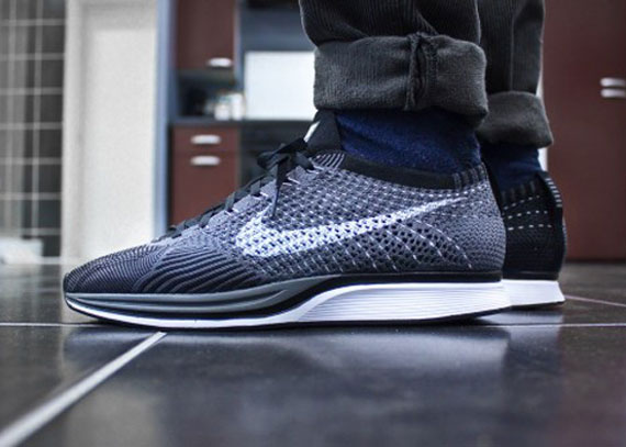 Nike Flyknit Racer - Dark Grey - White - Black