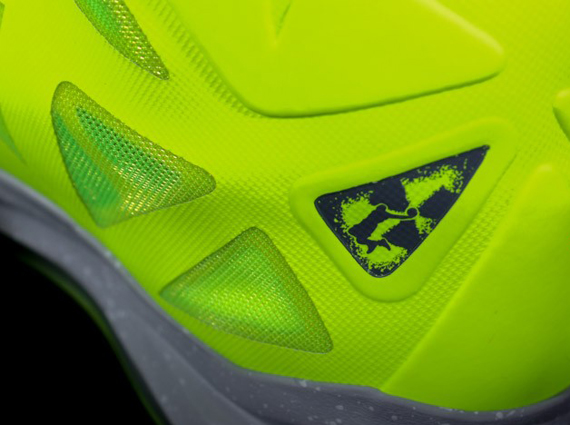 Nike LeBron X “Volt Dunkman”