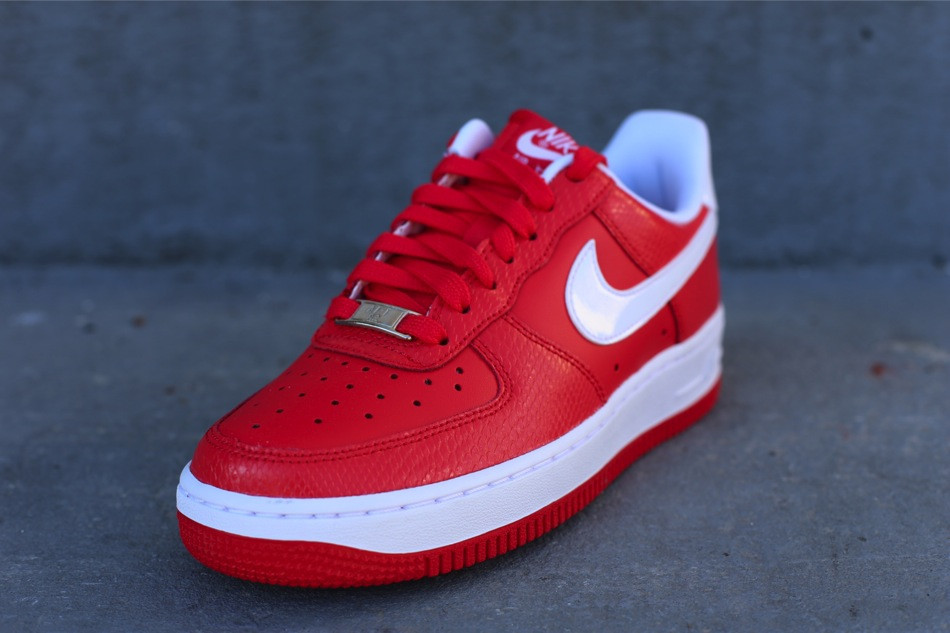 Nike Wmns Air Force 1 Snake Hyper Red White 2