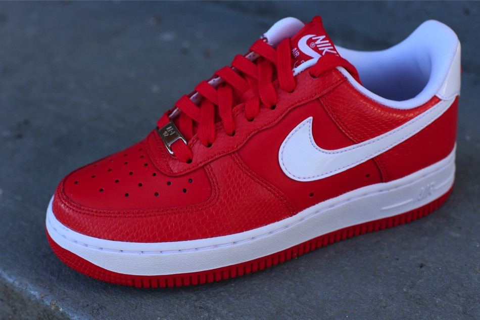Nike Wmns Air Force 1 Snake Hyper Red White 3