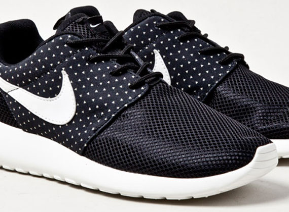 Nike WMNS Roshe Run "Night Snow"