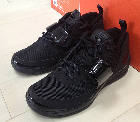 Nike Zoom Revis Blackout 6