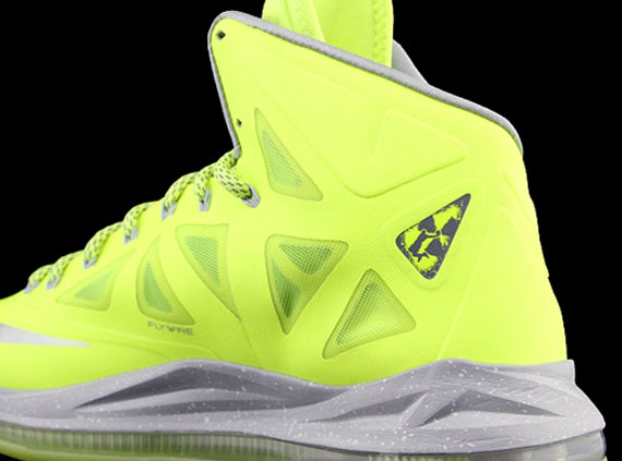 “Volt Dunkman” Nike LeBron X