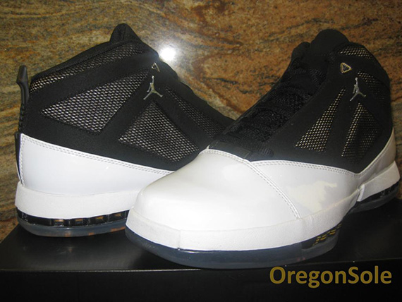 Air Jordan Xvi 2012 Retro White University Gold Black Stealth 4