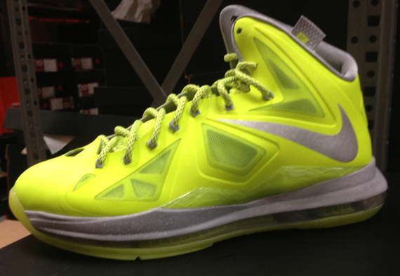 Nike LeBron X "Volt Dunkman" - Release Reminder