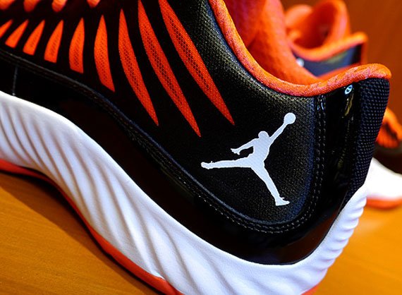 Jordan Super Fly Low Black Total Crimson