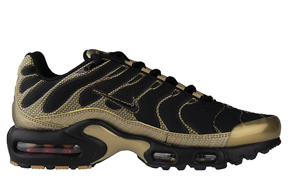 Nike Air Max Plus Black Gold Red Carbon Fiber 1