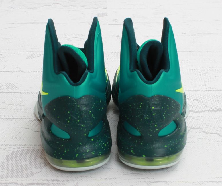 Nike Kd V Hulk Arriving In Stores 04