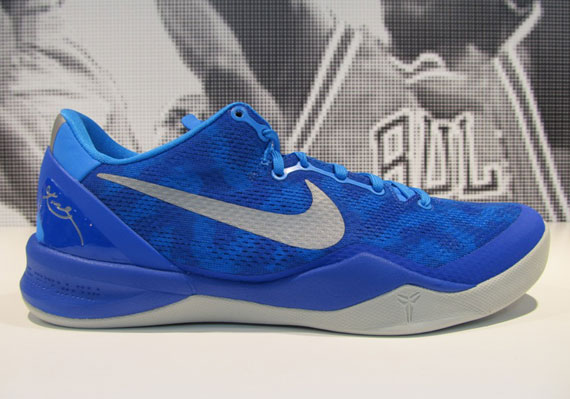 Nike Kobe 8 Blue Glow 01