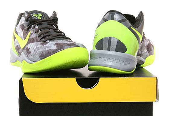 Nike Kobe 8 Sport Grey Volt Pure Platinum 4