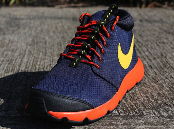 Nike Rosherun Trail Obsidian Vivid Sulfur Team Orange 01