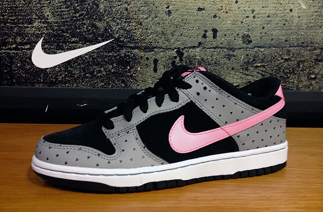 Nike Wmns Dunk Low Triangle Grey Black Pink 1