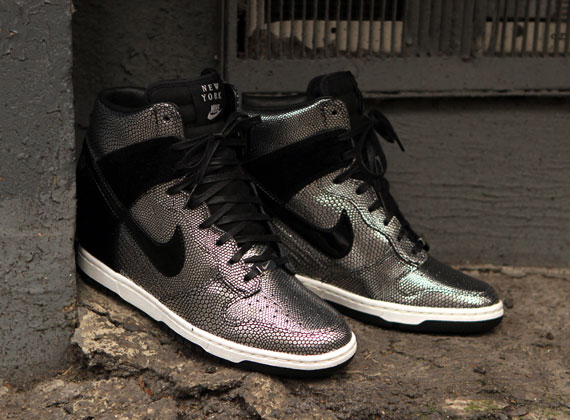 Nike WMNS Dunk Sky High “New York”