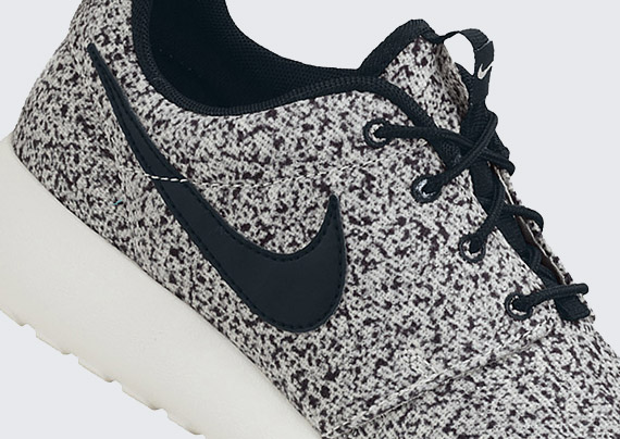 Nike Wmns Roshe Run Black Sail 1