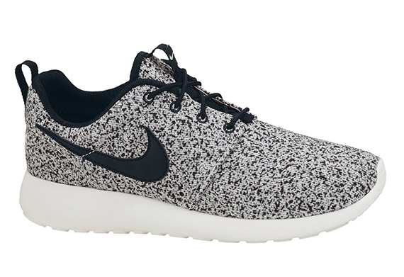 Nike Wmns Roshe Run Black Sail 2