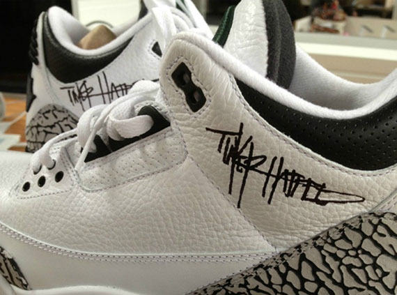 Air Jordan III “Oregon” – Tinker Hatfield Autographed Pair