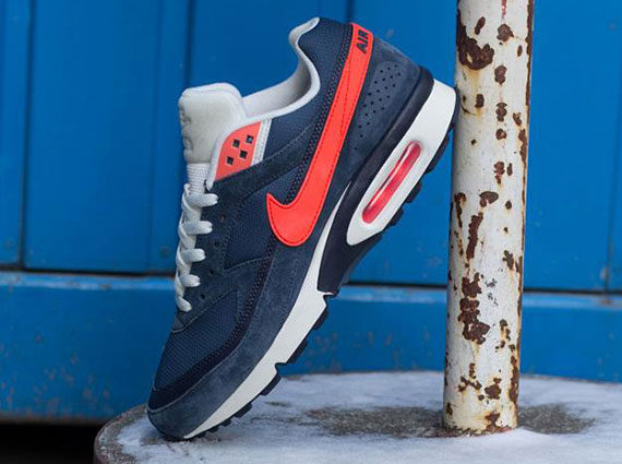 Nike Air Classic BW - Squadron Blue - Total Crimson