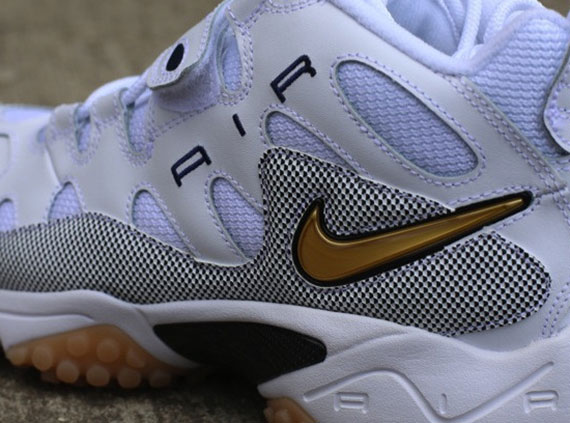 Nike Air Turf Raider - White - Metallic Gold - Midnight Navy