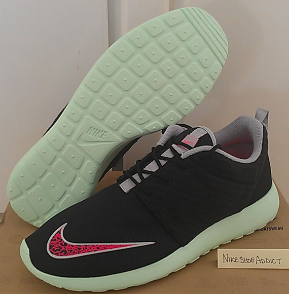 Nike Rosherun Fb Black Pink Flash Crystal Mint Chrome 1