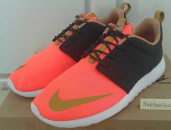 Nike Rosherun Fb Sequoia Metallic Gold Total Orange White 4