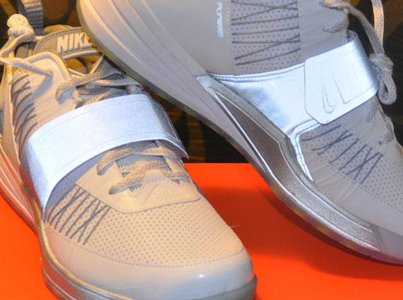 Nike Zoom Revis "Reflective Silver"