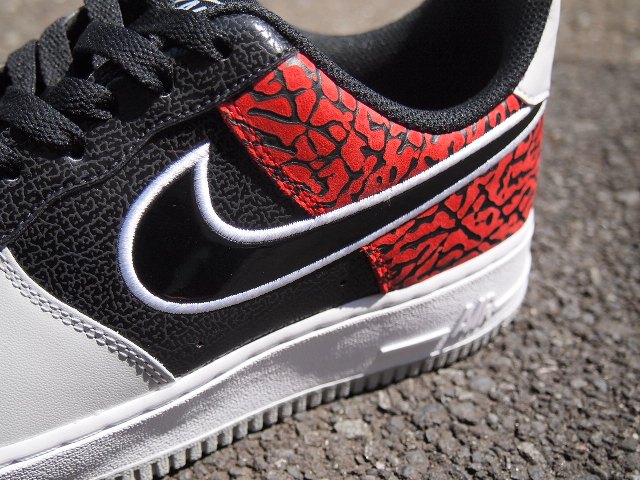Nike Air Force 1 Low Black Total Crimson Elephant 2