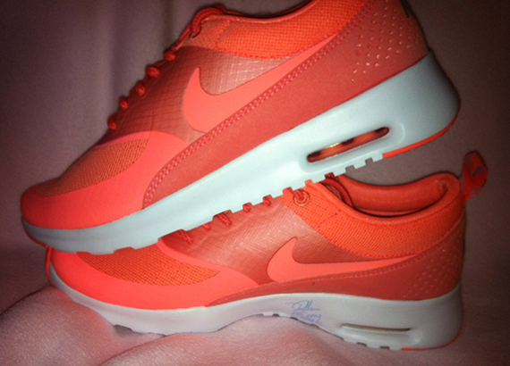 Nike Air Max Kin Atomic Pink White 2