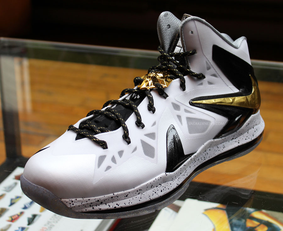 Nike Basketball Elite Series Gold Pack 4