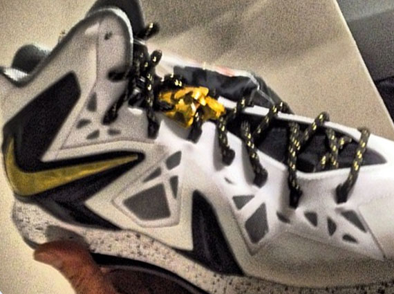 Nike LeBron X P.S. Elite+ - White - Metallic Gold - Black