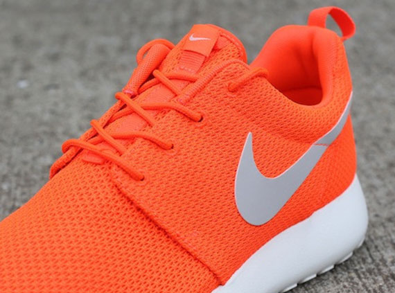 Nike Roshe Run Total Crimson