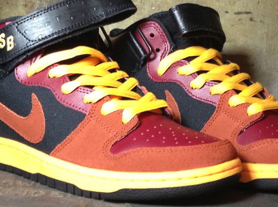 Nike SB Dunk Mid “Ostrich” – Team Red – Orange