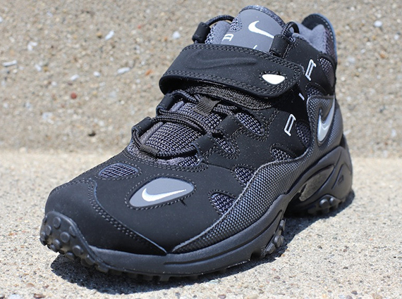 Nike Turf Raider Anthracite Pure Platinum Black Dark Grey 1