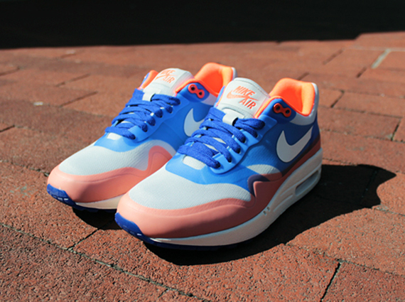 Nike Wmns Air Max 1 Hyperfuse Hyper Blue Total Crimson 2