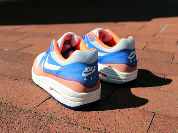 Nike Wmns Air Max 1 Hyperfuse Hyper Blue Total Crimson 3