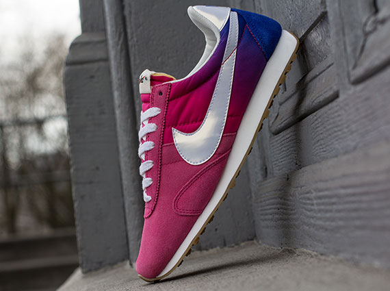 Nike WMNS Pre Montreal Racer “Gradient” – Pink Force – Hyper Blue