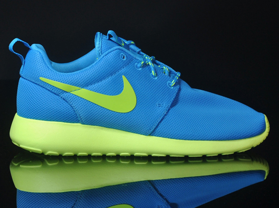 Nike Wmns Roshe Blue Volt 1