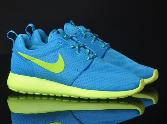 Nike Wmns Roshe Blue Volt 2