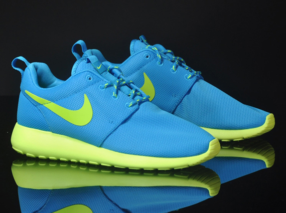 Nike Wmns Roshe Blue Volt 3