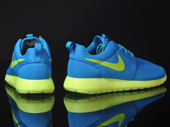 Nike Wmns Roshe Blue Volt 5