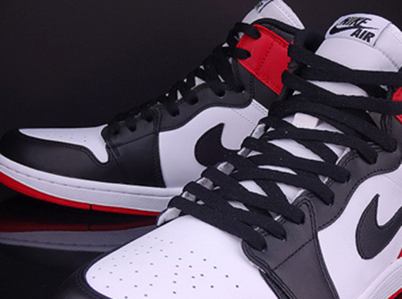 Black Toe Air Jordan 1 Available Early 2