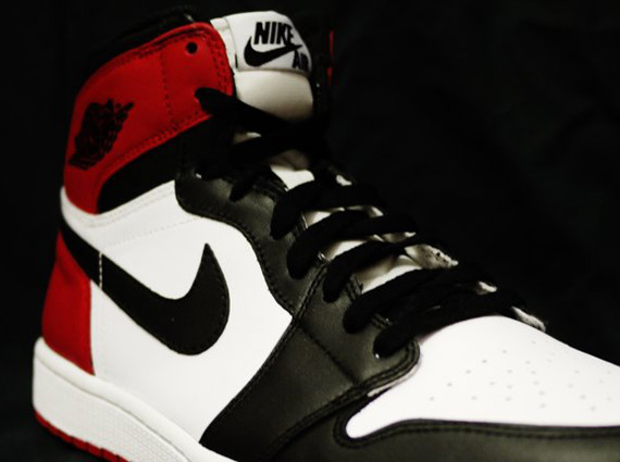 "Black Toe" Air Jordan 1 Retro High OG