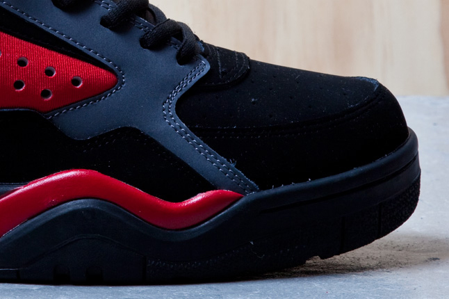 Ewing Focus Black Red 5