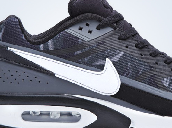 Nike Air Classic Bw Prm Tape 1