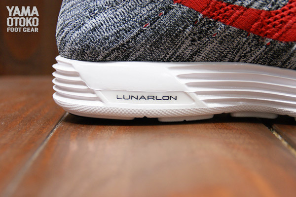 Nike Flyknit Chukka Wolf Grey Black White 01