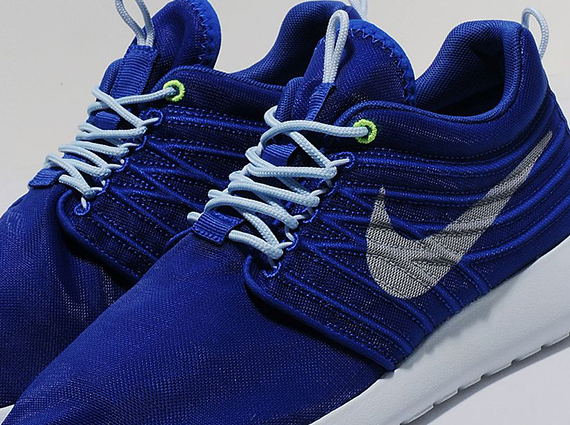 Nike Roshe Run Dynamic Flywire "Hyper Blue" - Available